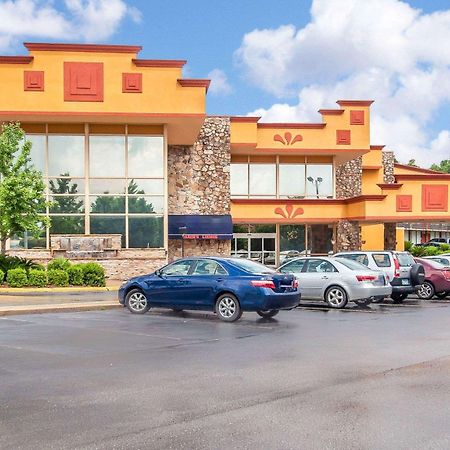 Clarion Inn & Suites University Center Auburn Extérieur photo