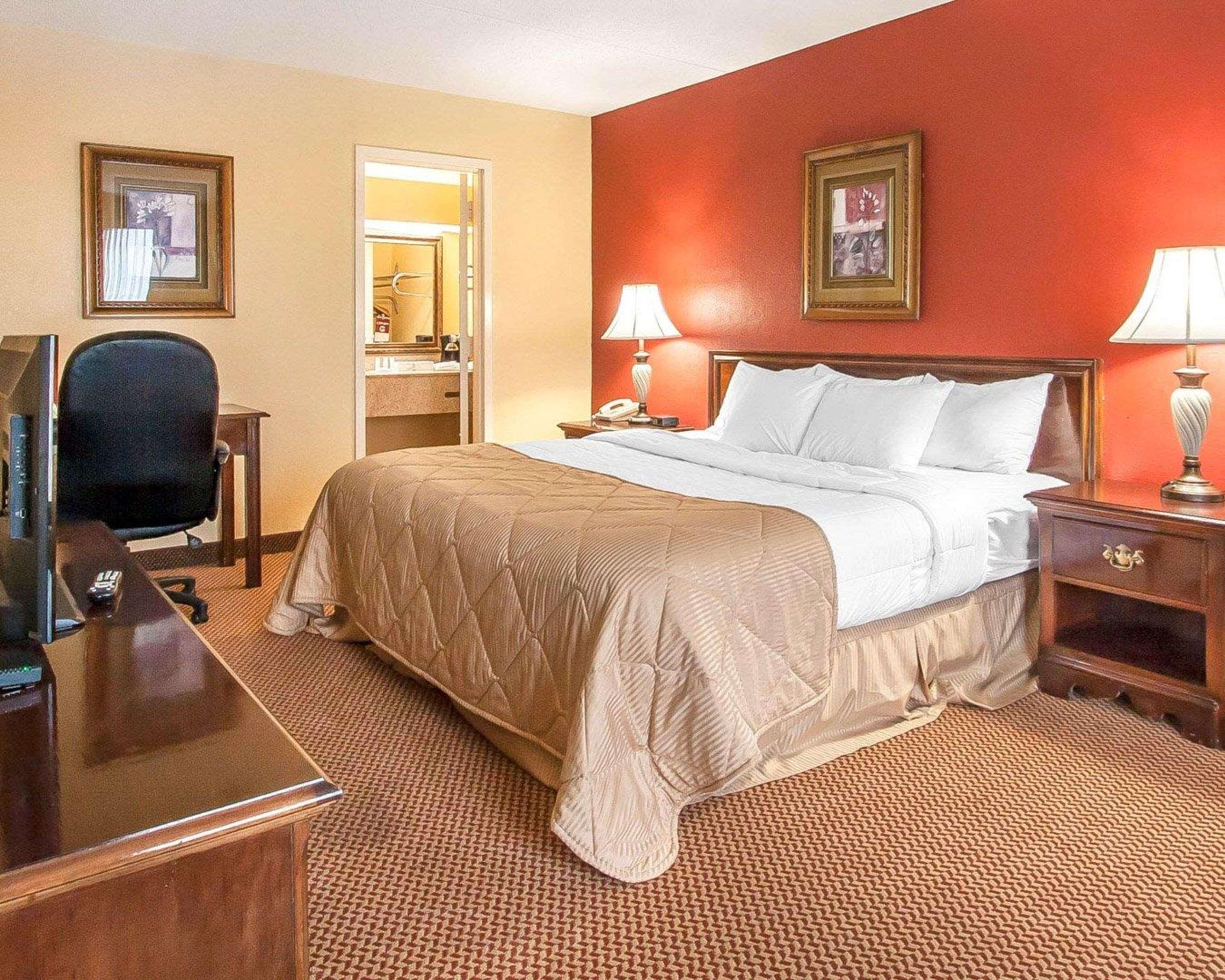 Clarion Inn & Suites University Center Auburn Extérieur photo