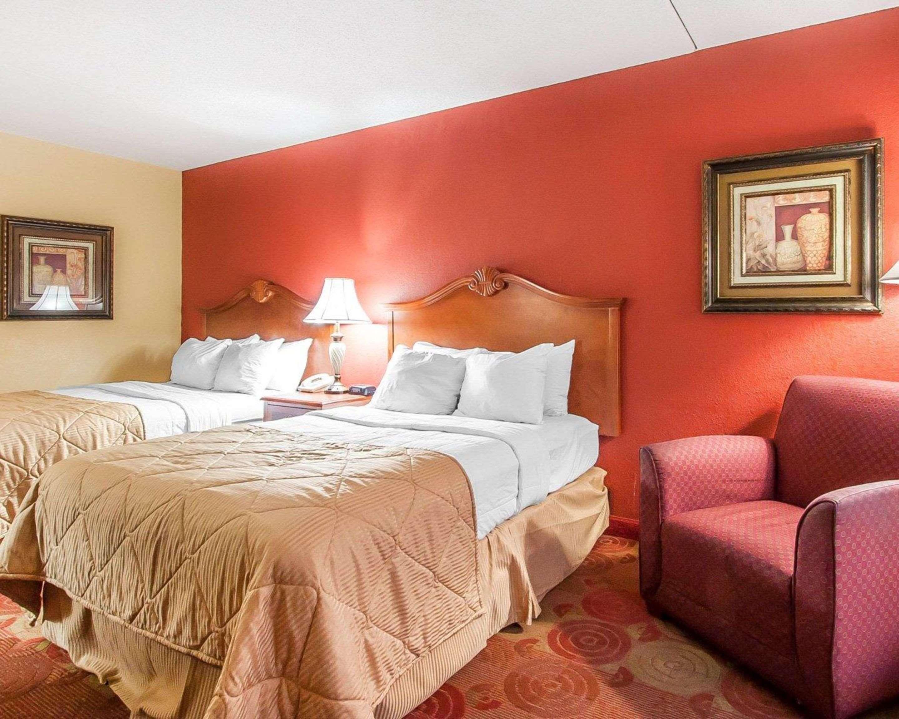Clarion Inn & Suites University Center Auburn Extérieur photo
