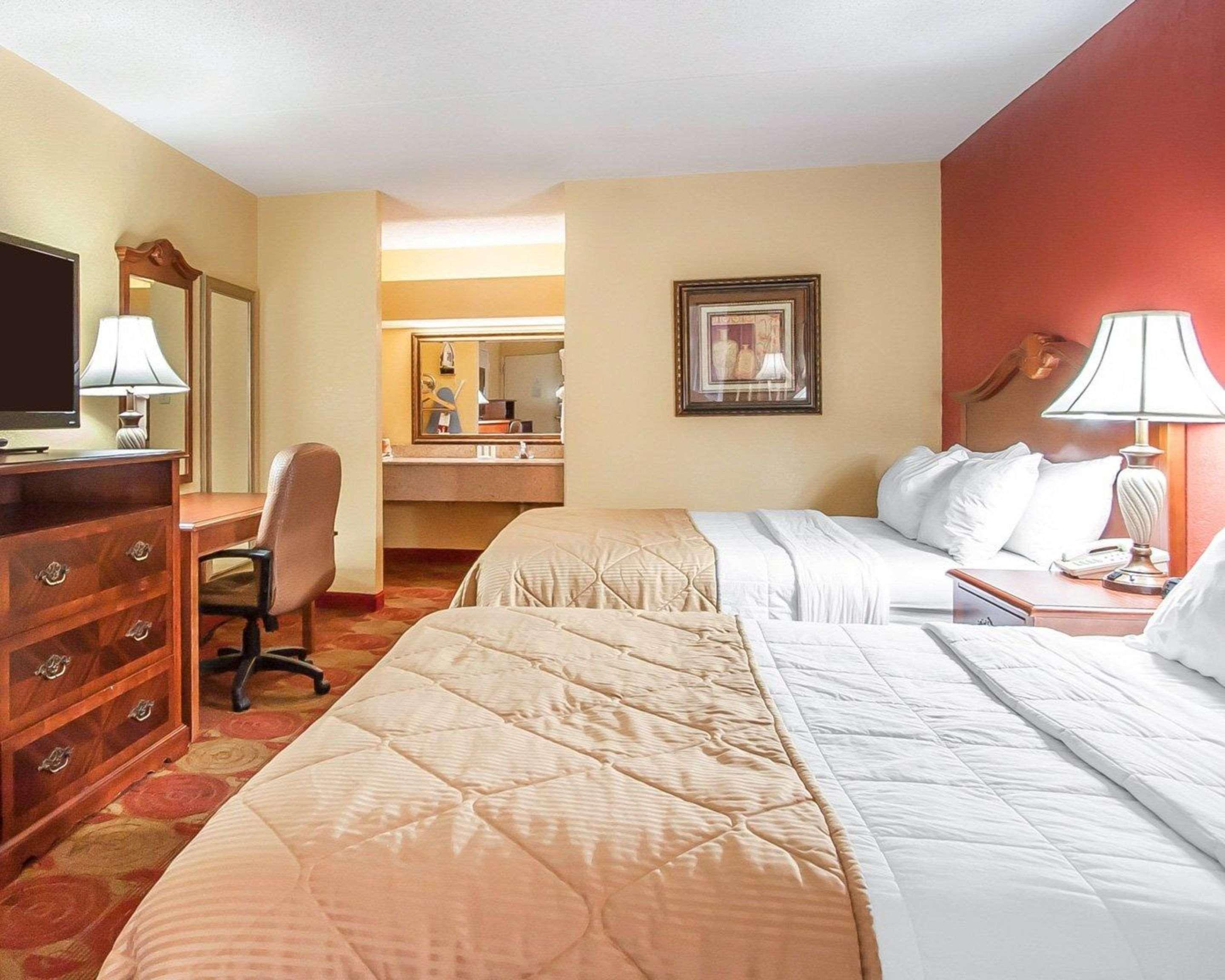 Clarion Inn & Suites University Center Auburn Extérieur photo