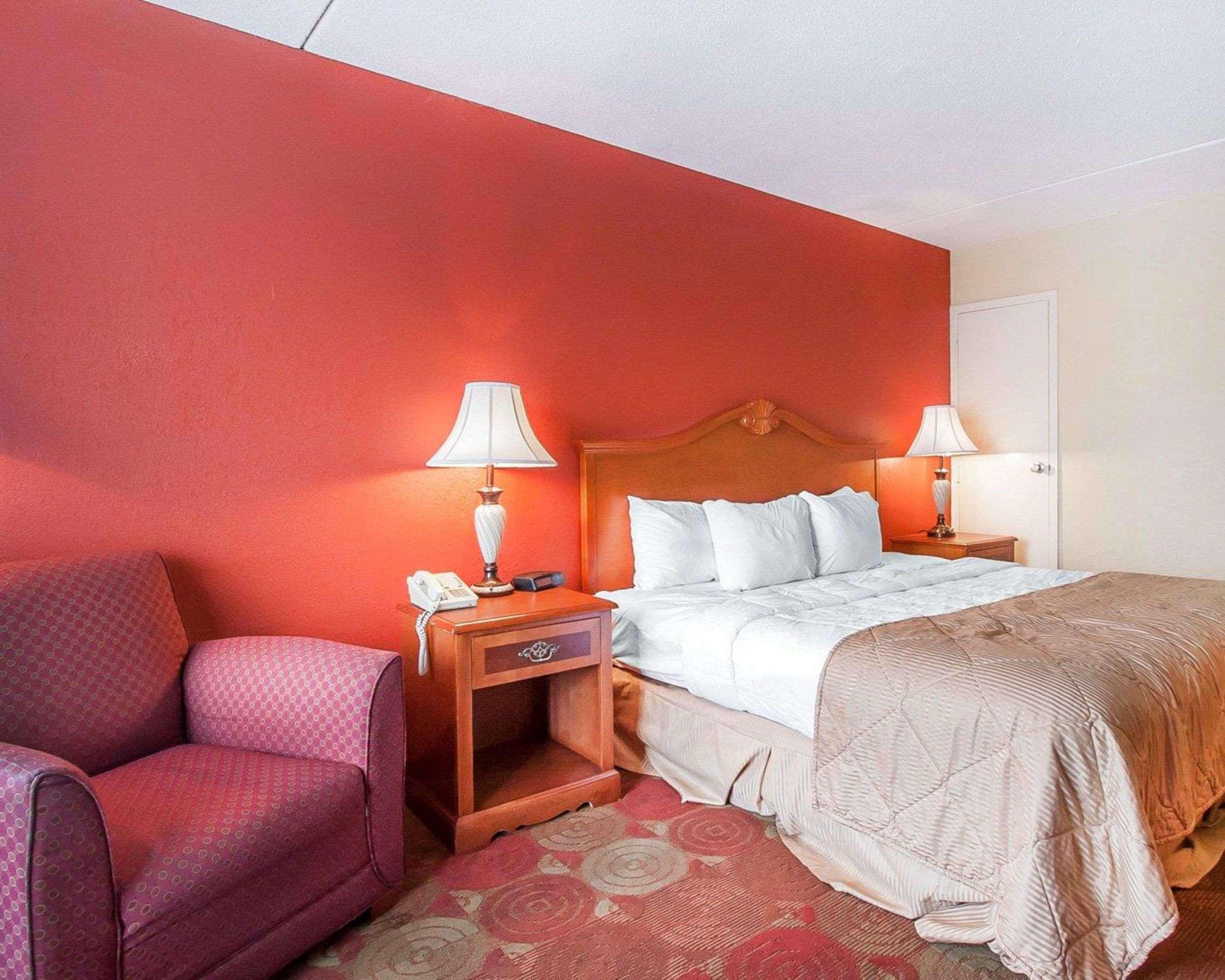Clarion Inn & Suites University Center Auburn Extérieur photo
