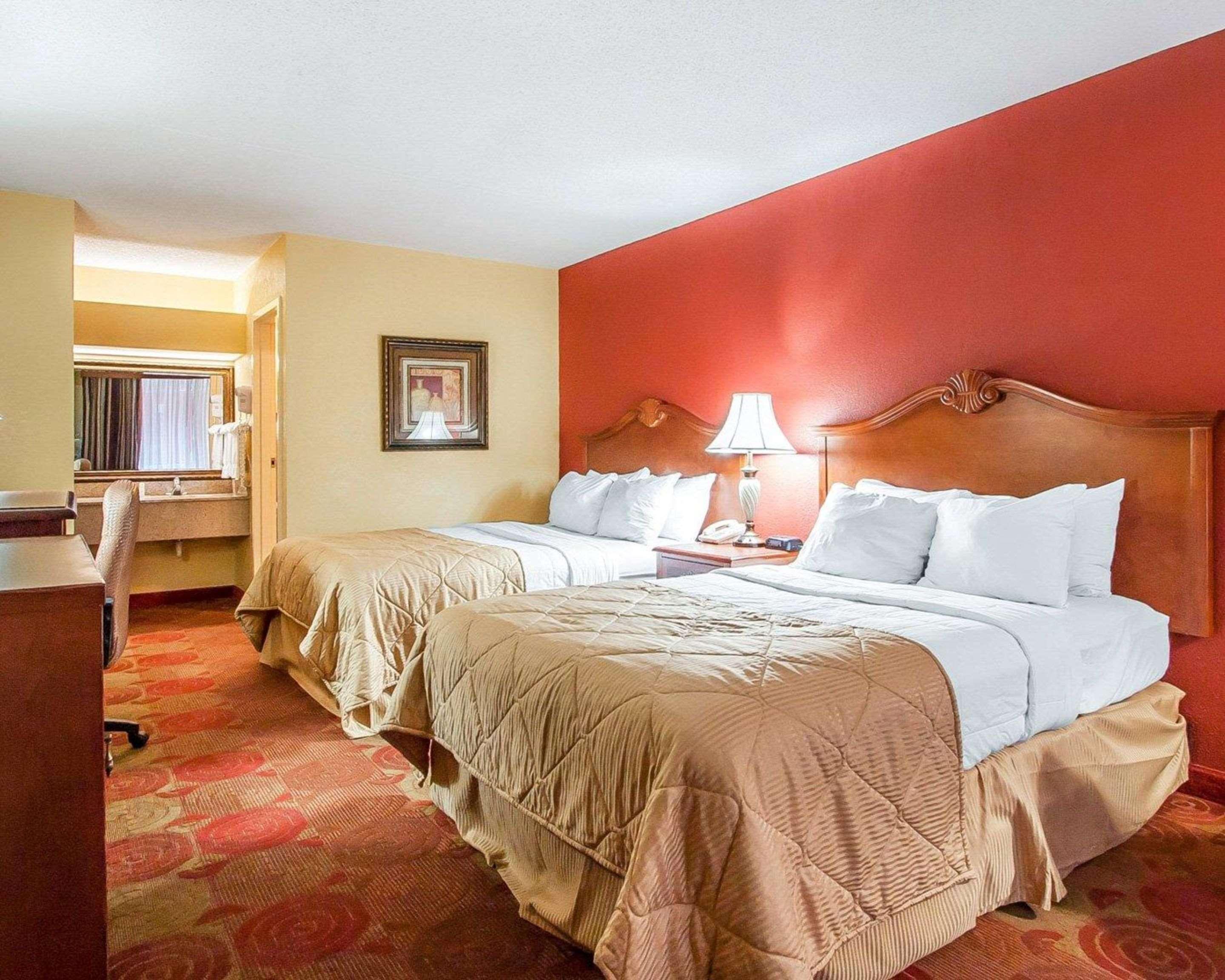 Clarion Inn & Suites University Center Auburn Extérieur photo