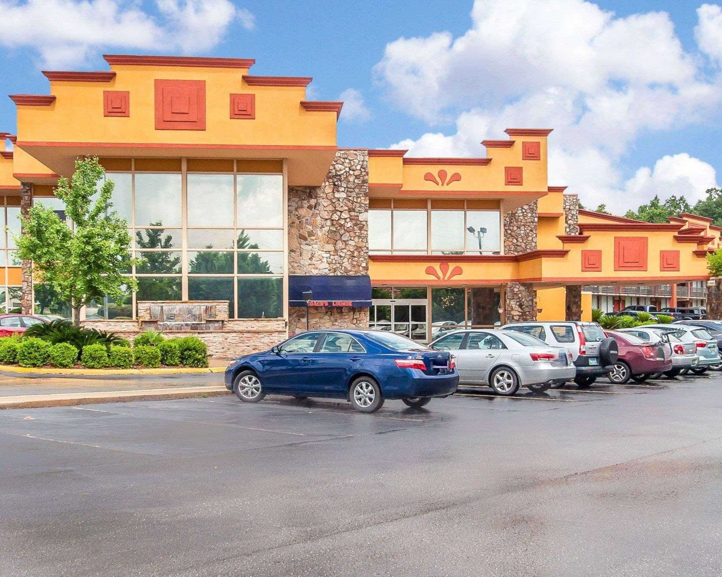 Clarion Inn & Suites University Center Auburn Extérieur photo
