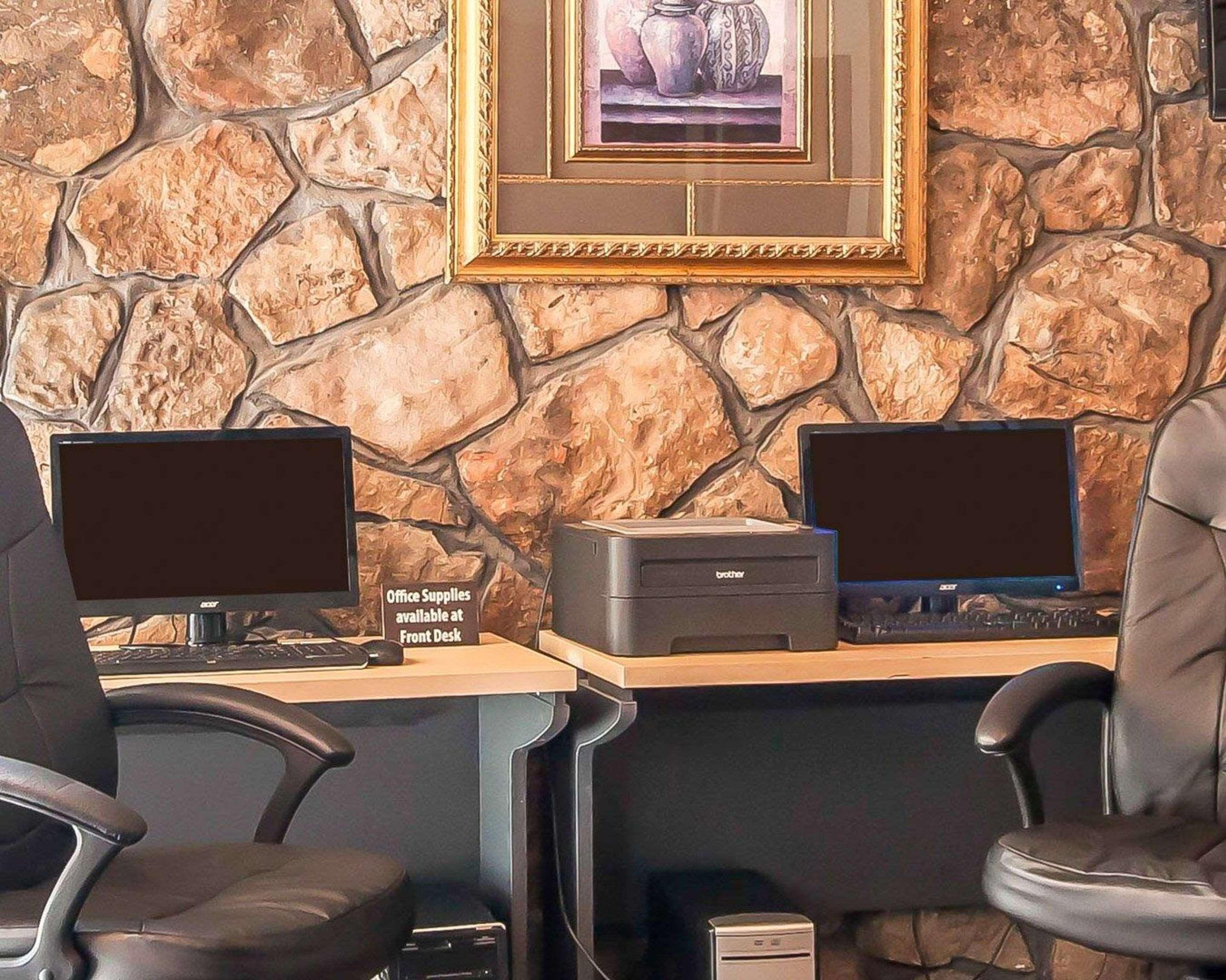 Clarion Inn & Suites University Center Auburn Extérieur photo