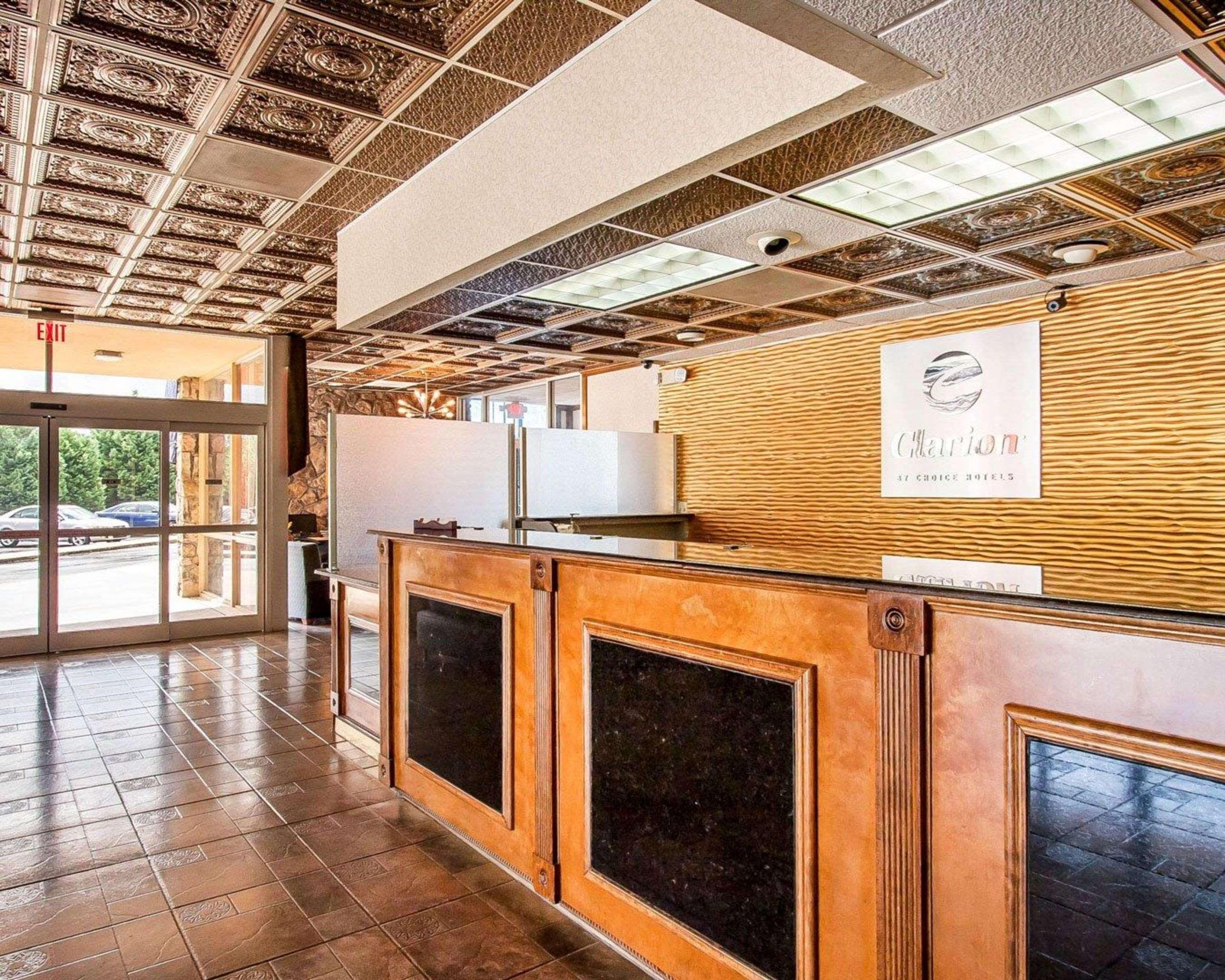 Clarion Inn & Suites University Center Auburn Extérieur photo