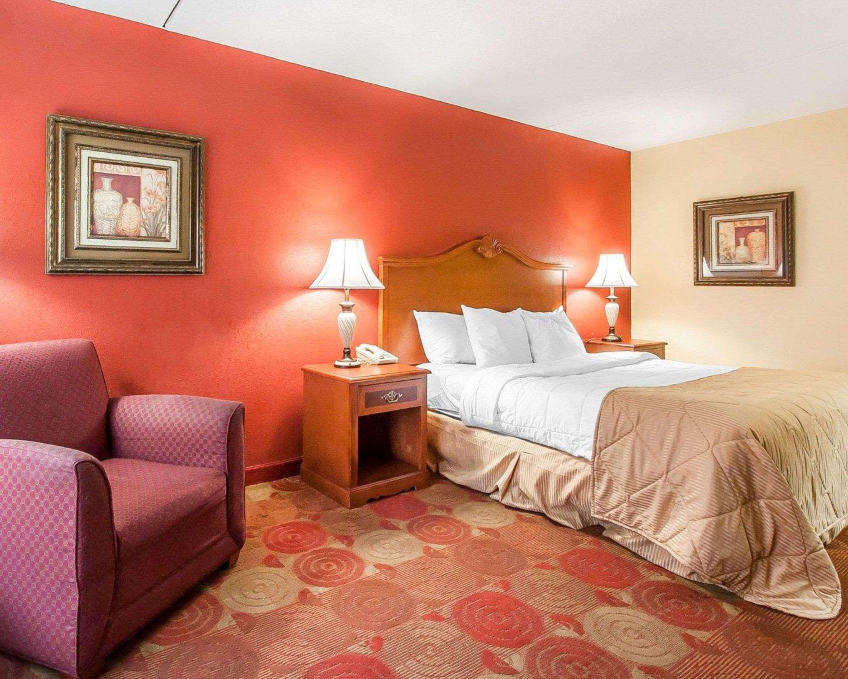 Clarion Inn & Suites University Center Auburn Extérieur photo