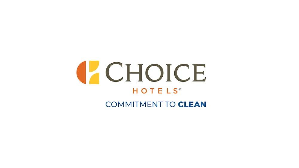 Clarion Inn & Suites University Center Auburn Extérieur photo